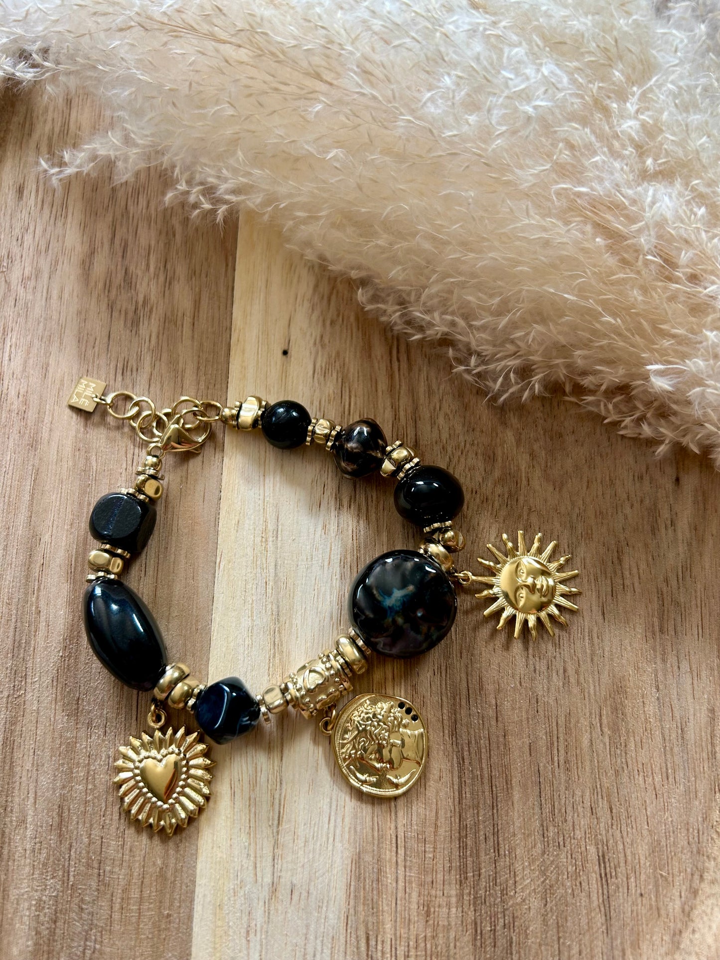 Bracelet avec pierres noires